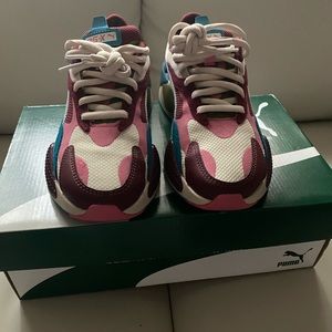 Like new gently used puma sneakers youth size 6.5